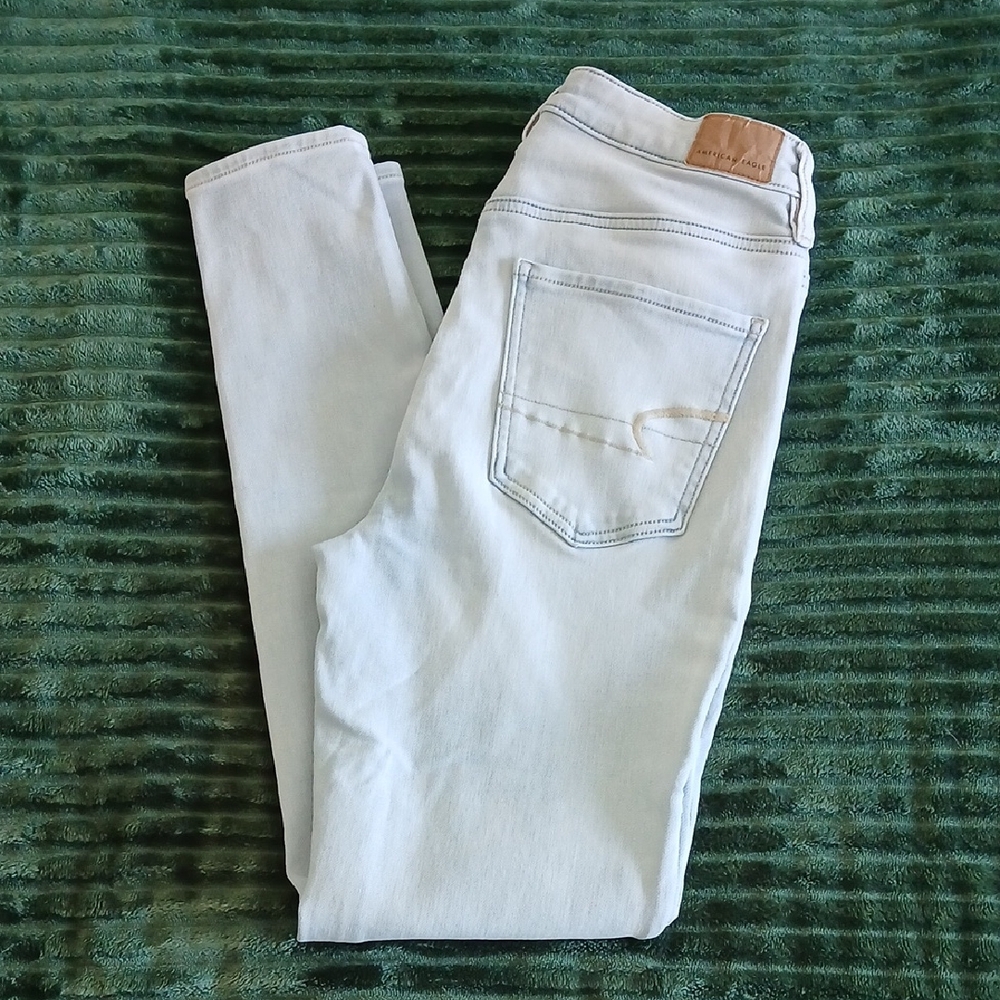 American Eagle Women's Light Washed Jeans